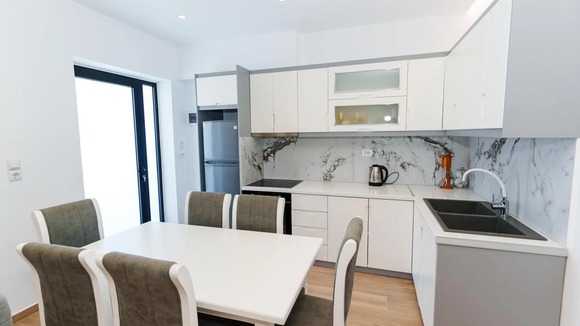 Belmond Hotel Ksamil Apartment